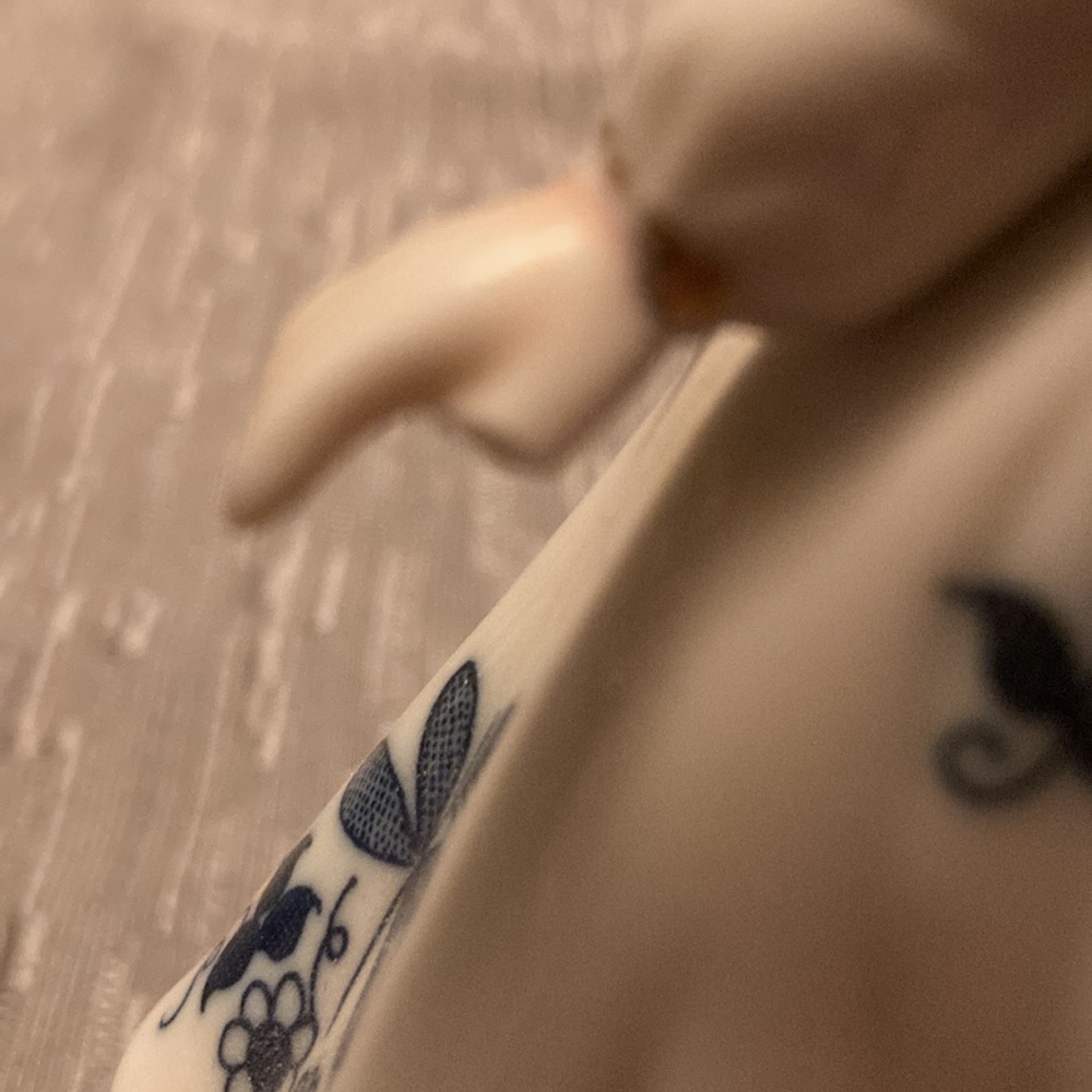 Blue & White Musical Figurine - Picture 5 of 6